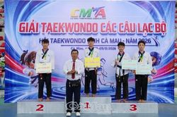 Trao 33 bộ huy chương cho các vận động viên tại Giải Taekwondo các câu lạc bộ