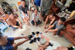 Công an bắt quả tang 8 người đàn ông làm 'chuyện động trời' trong căn nhà ở Đồng Nai