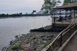 Dây câu mắc vật thể lạ, nhóm người hoảng hốt phát hiện thi thể phụ nữ trên sông Sài Gòn