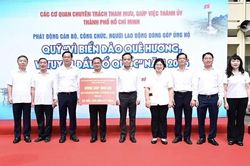 TPHCM: C&aacute;c cơ quan, đơn vị ủng hộ Quỹ 'V&igrave; biển đảo qu&ecirc; hương &ndash; V&igrave; tuyến đầu Tổ quốc'