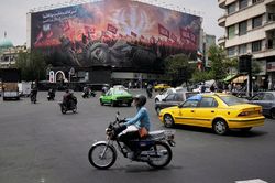 Iran tuyên bố không mở eo biển Hormuz