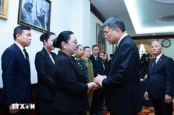 Thủ tướng Lê Minh Hưng viếng Chủ tịch Quốc hội Lào Xaysomphone Phomvihane