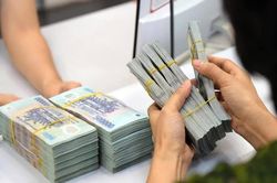 Nhiều ngân hàng hạ lãi suất huy động