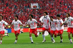 Báo Hàn Quốc: Hối lộ trọng tài có thể xảy ra ở World Cup 2002