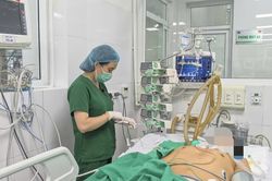 Người đàn ông suýt mất mạng, phải cắt cụt nhiều ngón chân chỉ từ vết xước nhỏ