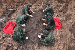 Quy tập thêm 11 hài cốt liệt sĩ tại Công viên Lê Thị Riêng