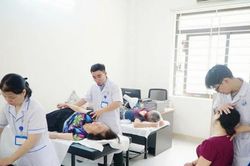 Đề xuất bảo hiểm y tế chi trả thuốc, x&eacute;t nghiệm, kh&aacute;m tại nh&agrave;: Lấy người d&acirc;n l&agrave;m trung t&acirc;m, lấy thuận tiện l&agrave;m mục ti&ecirc;u