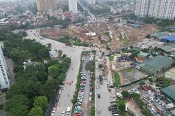 Loạt trụ cầu xuất hiện tại nút giao 'dị dạng' sau gần 10 năm