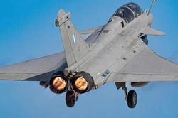 Tiêm kích Su-57 Nga đối đầu Rafale Pháp: Cuộc đấu giữa tàng hình và tác chiến điện tử