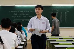 Điểm chuẩn Công nghệ lập đỉnh, Báo chí giảm sâu