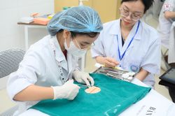 Đại học Y Hà Nội và các trường khối sức khỏe công bố điểm chuẩn