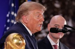 Ông Trump: FIFA sẽ 'sai lầm tồi tệ' nếu thay Infantino