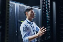 AI bùng nổ, thợ điện và công nhân xây dựng hưởng lợi