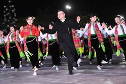 Mường Lò mở hội 'Tinh hoa xòe Thái - Sắc màu Tây Bắc'