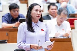 Đề xuất điểm dừng cho shipper, người đi xe máy nghe điện thoại để giảm ùn tắc