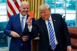 Tổng thống Donald Trump lên tiếng bảo vệ Chủ tịch FIFA