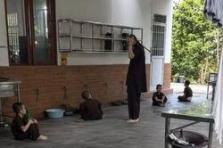 Khởi tố, bắt tạm giam người đ&aacute;nh 5 ch&uacute; tiểu tại ch&ugrave;a Bầu