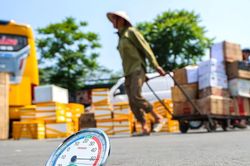 Nắng nóng bao trùm Bắc Bộ và Trung Bộ, Tuyên Quang nóng nhất cả nước, gần 40 độ C
