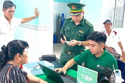 Khám mắt, cấp thuốc miễn phí cho người dân có hoàn cảnh khó khăn tại Cà Mau