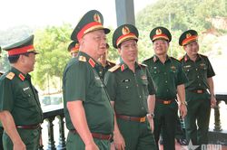 Thượng tướng Nguyễn Quang Ngọc kiểm tra công tác quân sự - quốc phòng tại Lữ đoàn 242