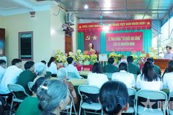 Trao bằng 'Tổ quốc ghi công' cho thân nhân liệt sĩ Nguyễn Hinh
