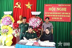 Đo&agrave;n Kinh tế - Quốc ph&ograve;ng 728: Tăng cường kết nghĩa với trường Phổ th&ocirc;ng d&acirc;n tộc nội tr&uacute; Cư Kuin