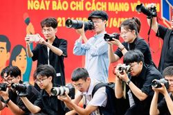 Chuyện điểm trúng tuyển Báo chí giảm sâu: Không thể kết luận 'quả cà chua' kém 'củ cà rốt' 12cm