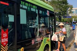 Chuyển đổi xanh giao thông, giảm áp lực ô nhiễm: Thích nghi từng bước, không gây xáo trộn