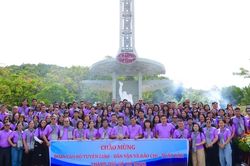 'Hành trình tri ân - Về miền đất lửa' của cán bộ tuyên giáo - dân vận và báo chí TPHCM