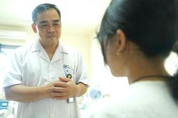 Học để lọt tốp đầu lớp chọn: Nữ sinh Hà Nội rơi vào trầm cảm