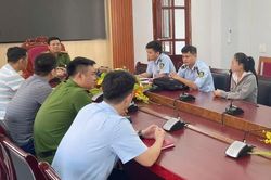 Công an làm việc với người phụ nữ tự đóng nước vào chai thương hiệu bán gần bệnh viện