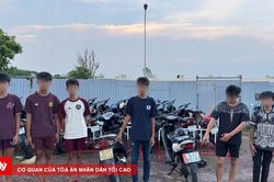 Xử phạt nhóm thanh thiếu niên quệt chân chống tóe lửa để 'câu view'