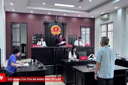 Tài xế Mercedes tạt đầu, đấm tài xế taxi ở Hà Nội bị phạt 6 tháng tù