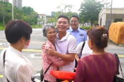 Người mẹ không tin con mới sinh đã qua đời và cái kết vỡ òa sau 38 năm