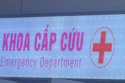 Chồng phá cửa nhà vệ sinh cứu vợ bất tỉnh