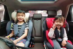 Các nước trên thế giới bảo vệ trẻ em thế nào khi ra đường?