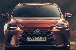 Xe hybrid Lexus, Toyota bị tố lỗi ắc quy sụt điện khiến người ngồi trong mắc kẹt