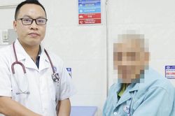Người đàn ông có dấu hiệu tức ngực, vào viện ngưng tim 15 lần