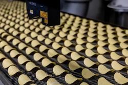 “AI chip ăn được” đầu tiên thế giới: Khi AI bước vào dây chuyền sản xuất khoai tây chiên đóng lon