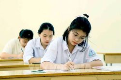 Tuyển sinh đại học 2026: Điểm chuẩn một số ngành luật giảm, khoa học sức khoẻ tăng