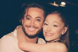 Anh trai tuyên bố một điều sau khi Ariana Grande quyết định tạm rời xa sân khấu