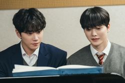 Song Kang và Lee Jun Young từ đối thủ thành cộng sự piano
