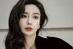 Angelababy là hoa 85 đầu tiên giành giải Bách Hoa