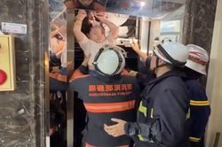 Hà Nội: 8 cháu nhỏ bị mắc kẹt trong thang máy được giải cứu kịp thời