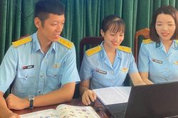 Nữ trung tá với những sáng kiến 'chắp cánh' tri thức