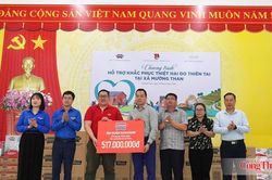 Đoàn Thanh niên Chính phủ hỗ trợ hơn 500 triệu đồng cho đồng bào vùng lũ