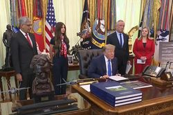Ông Trump yêu cầu Iran bồi thường, nỗ lực mở lại eo biển Hormuz thêm khó khăn