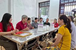 Thăm, động vi&ecirc;n gia đ&igrave;nh người hiến tặng m&ocirc;, tạng