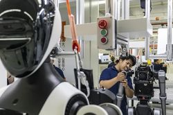 Robot hình người Trung Quốc chiếm hơn 97% thị phần toàn cầu