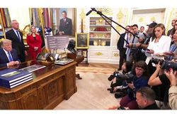 Tổng thống Trump tuy&ecirc;n bố Mỹ kiểm so&aacute;t ho&agrave;n to&agrave;n eo biển Hormuz